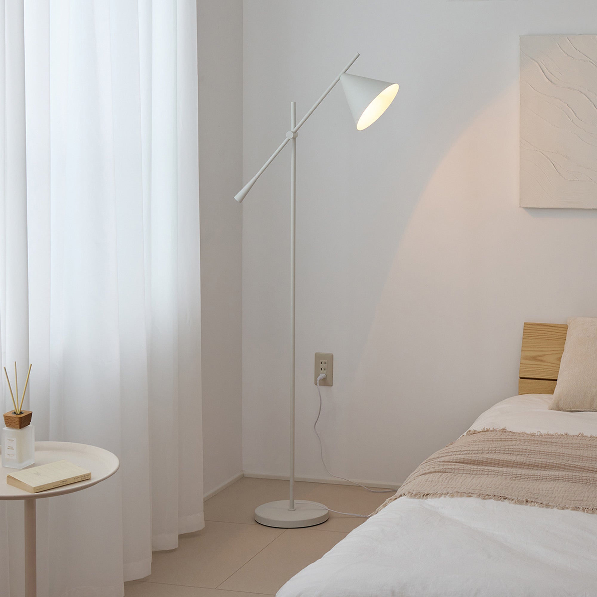 フロアライト Rocne（ロクネ）