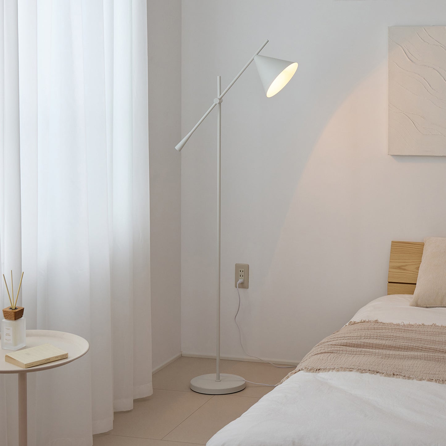 フロアライト Rocne（ロクネ）